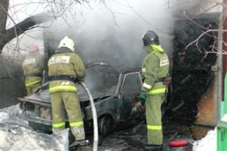 В Белгороде автомобиль сгорел в гараже