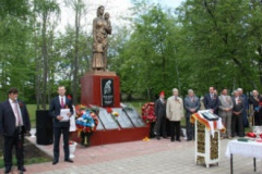 В Красногвардейском районе открыли памятник вдовам фронтовиков-белгородцев