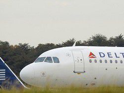 Два сотрудника Delta Air Lines арестованы за перевозку оружия