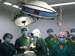 В Китае врачи наказаны за селфи с пациентом в операционной