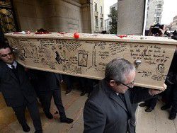 Карикатуриста похоронят в разрисованном гробу