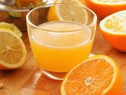 Ученые выяснили, что сок полезнее, чем апельсины
