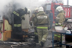 В Белгороде сгорел торговый модуль на рынке «Восход»