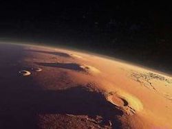 Марсоход NASA изучает необычные фиолетовые камни