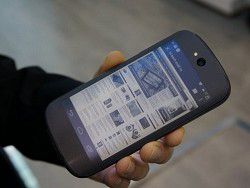 В Америке в продаже появится российский YotaPhone 2