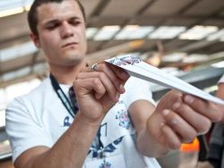 В Питере состоится финал чемпионата по запуску бумажных самолетов