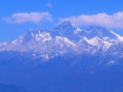 Власти Непала: на Эвересте слишком много фекалий и мочи