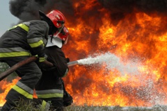 В Белгородской области пожарные вытащили из огня мать и сына