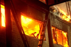 В Старом Осколе Белгородской области из-за пожара эвакуировали жителей многоэтажки
