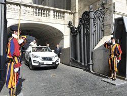 Папа Римский сменил Mercedes на Hyundai