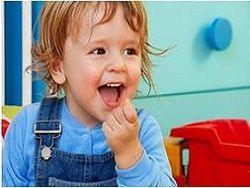Смех помогает младенцам усваивать новую информацию