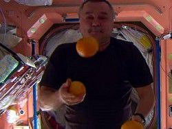 Роскосмос показал "цирк на МКС"