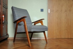 Старое кресло обошлось белгородской пенсионерке в 90 тысяч рублей