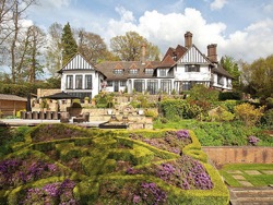 Принадлежавший Джону Леннону дом выставили на продажу в Англии